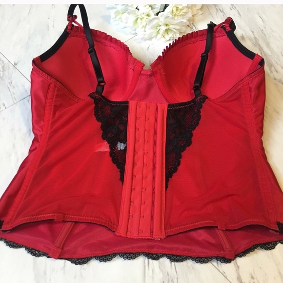 Jezebel | Lace Ruffle Corset Red and Black - Picture 3 of 6